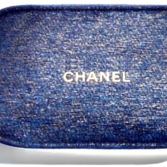 NEW CHANEL MAKEUP BAG DENIM NAVY BLUE HOLIDAY LIMITED EDITION in GOLD CHANEL BOX - Picture 5 of 7